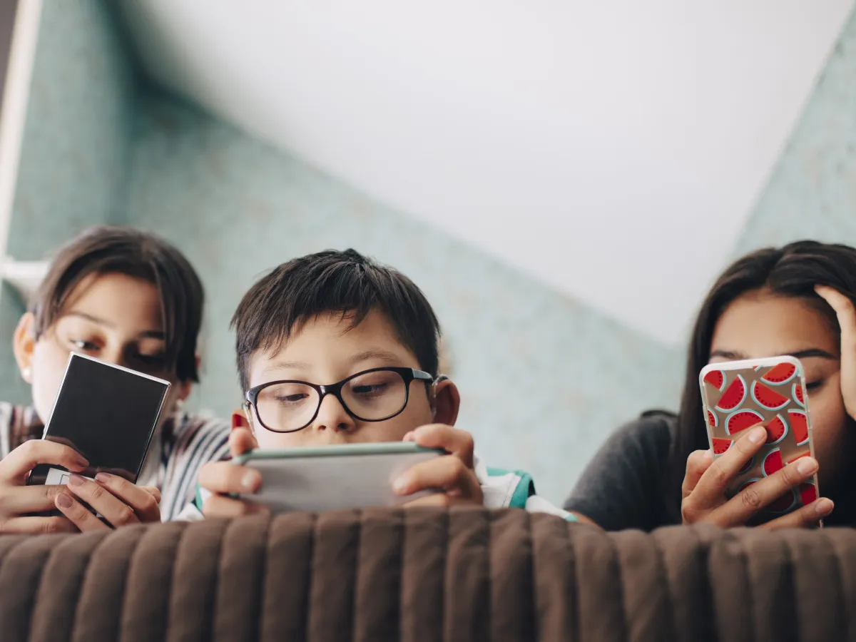 Leitura para tempos digitais: 6 livros para conversar com crianças sobre o uso da tecnologia