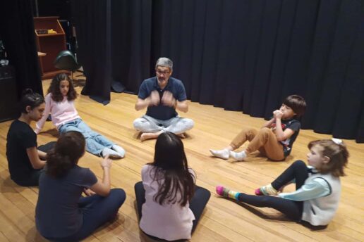 Aulas gratuitas de teatro para crianças na Biblioteca Pública