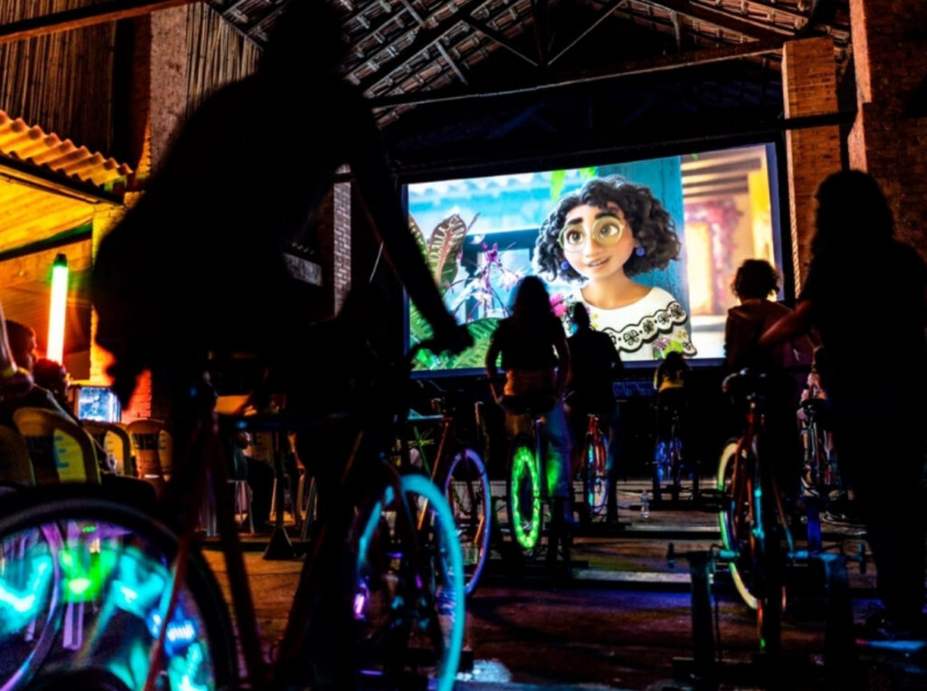 BikeCine: um cinema itinerante movido a bicicletas