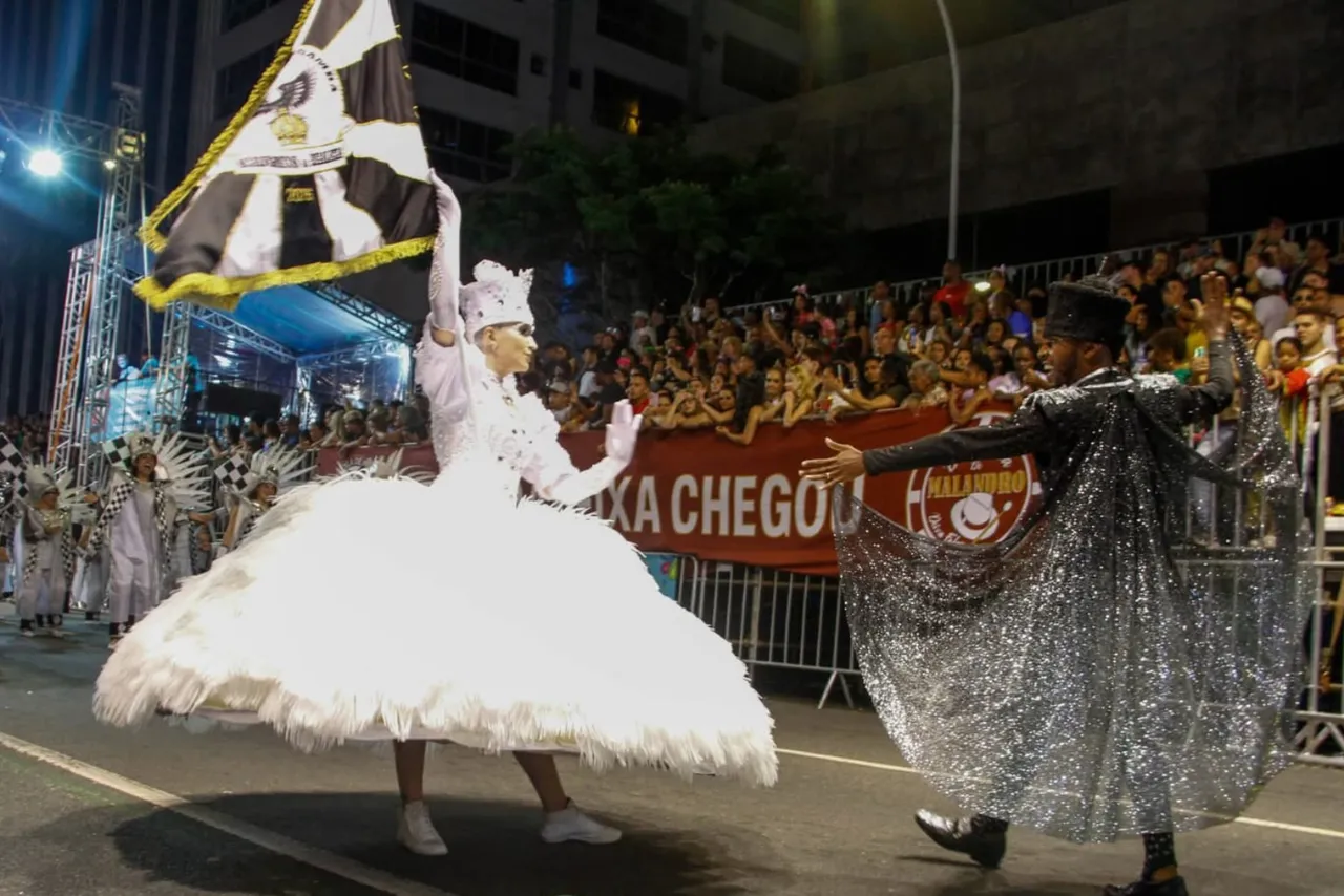 Curso gratuito de mestre-sala e porta-bandeira para crianças