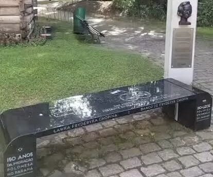Curitiba tem um banco que toca Chopin