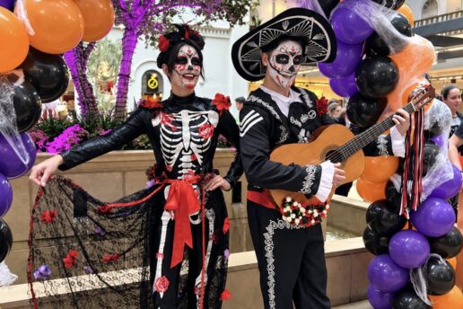 Halloween com caça aos doces solidária no Shopping Curitiba